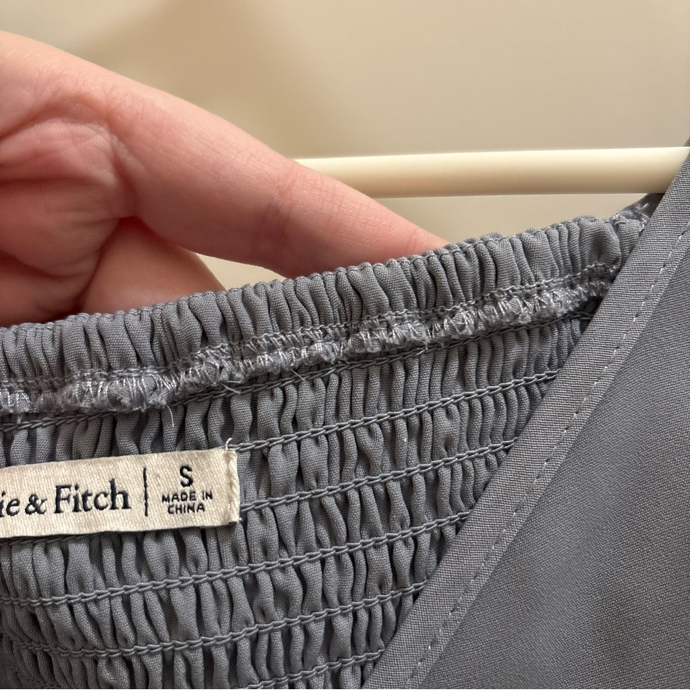 Abercrombie & Fitch Gray ruched Front Long Sleeve Top Size Small Elegant Chic - Picture 4 of 5